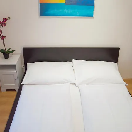 Opatovicka Affordable Appartamento *