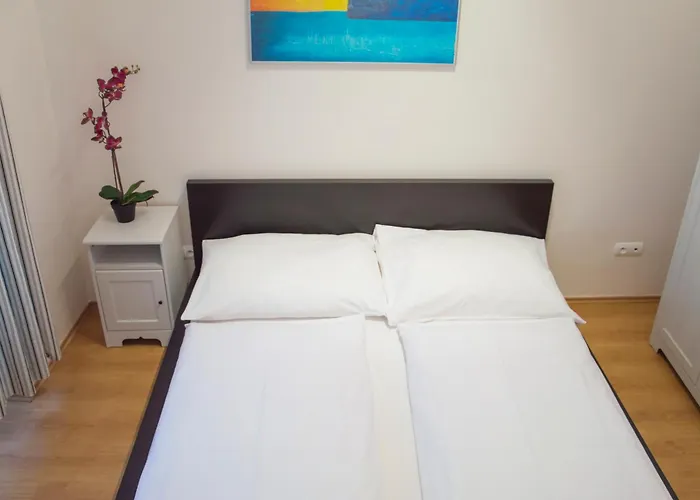 Opatovicka Affordable Appartamento *